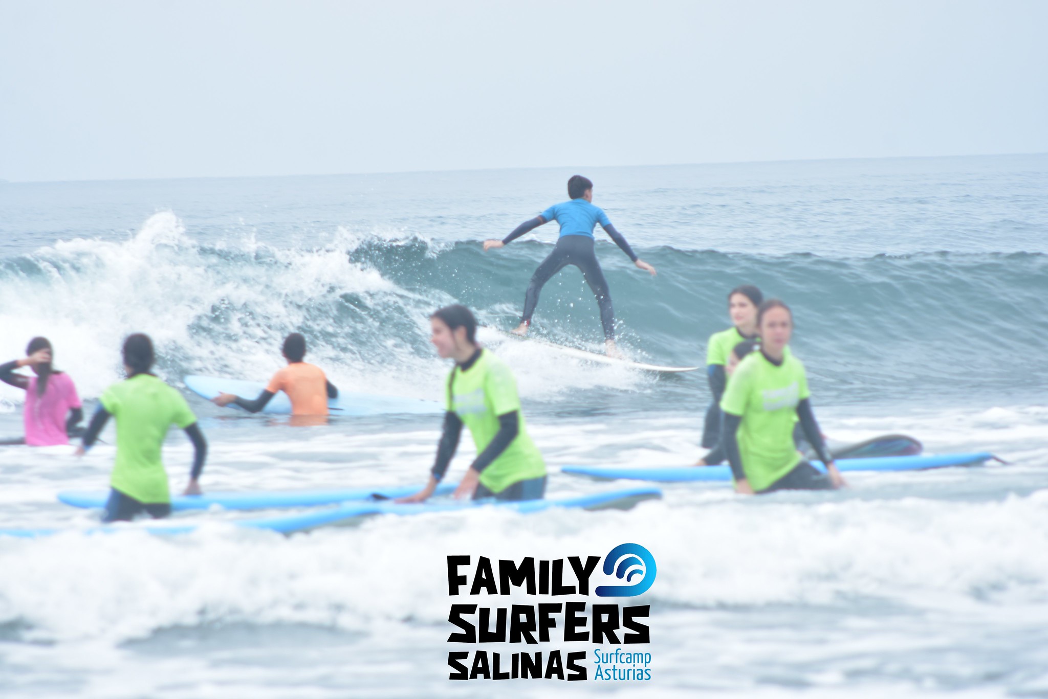 ¡Organiza un Viaje Escolar Seguro y Educativo a Family Surfers!